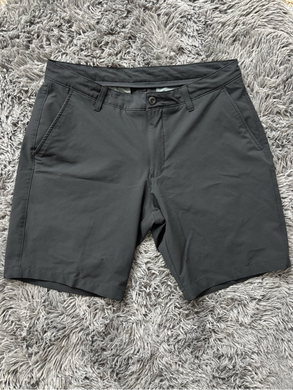 Under Armour Men's Charcoal Flat-Front Performance Chino Golf Shorts Size 38